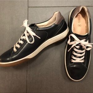 Ecco Sneakers